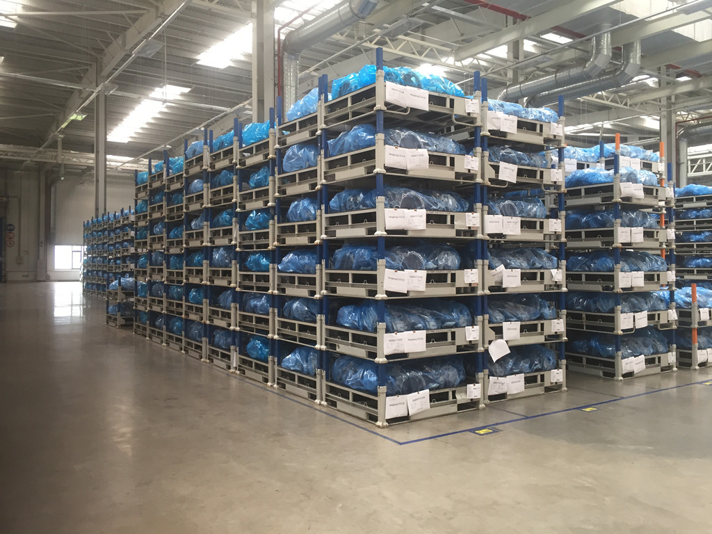 汽車發(fā)動機周轉(zhuǎn)架